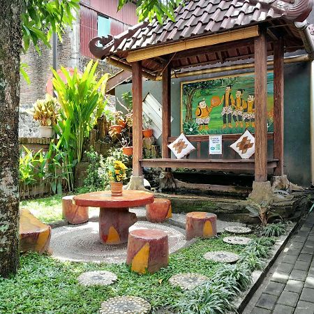 Ngampilan Backpacker Hostel Джокякарта Екстериор снимка