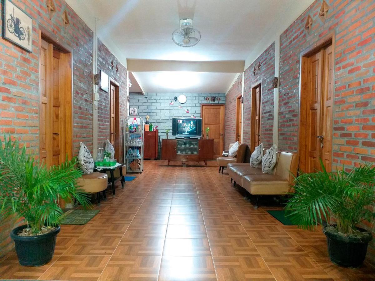 Ngampilan Backpacker Hostel Джокякарта Екстериор снимка